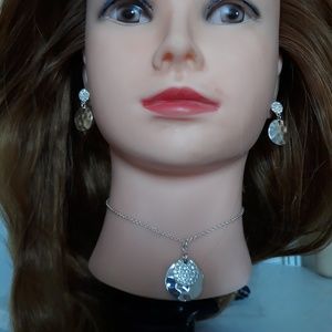 Acesorio in Silver and diamonds.